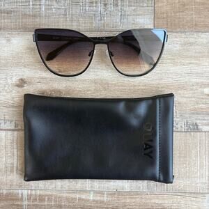 Quay In Pursuit Sunglasses Black Dusk Poppy